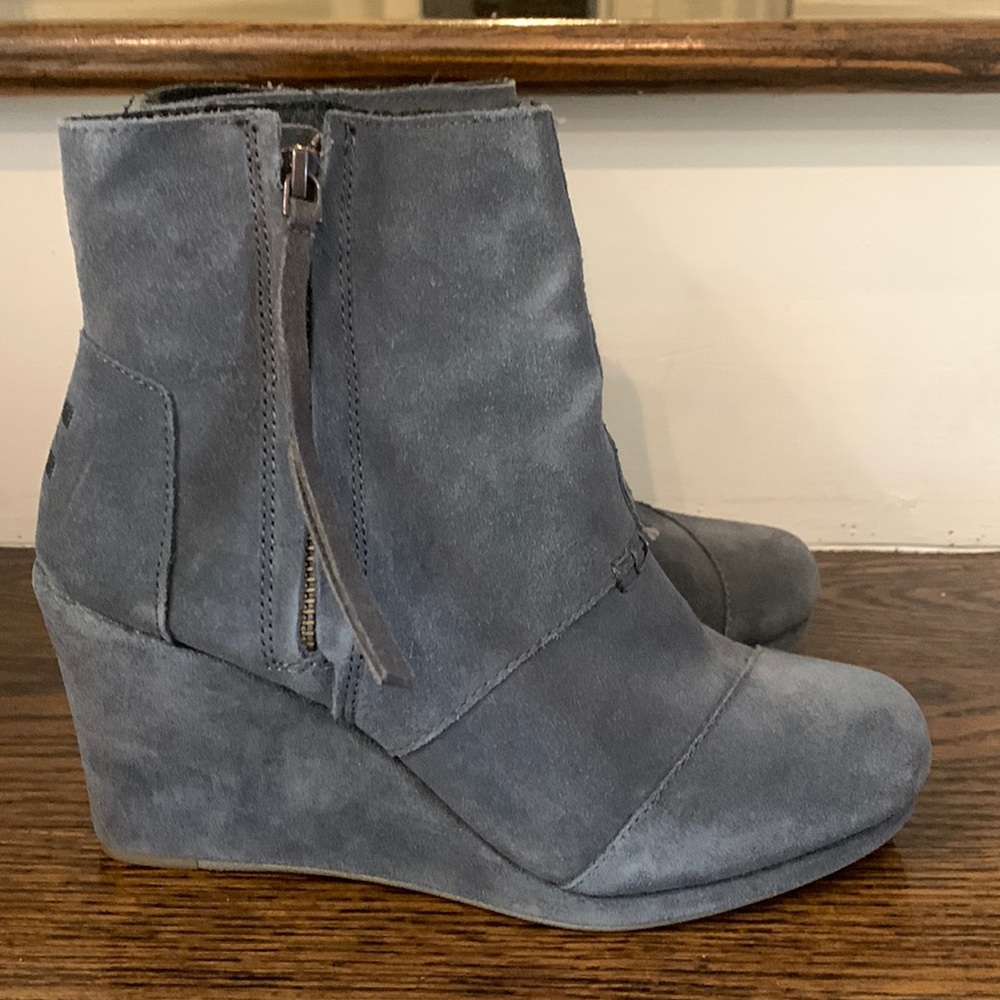 Womens TOMS suede wedge booties. GREY. Like NEW
